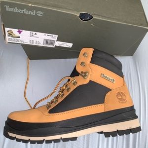 Mens trekker boots size 11.5